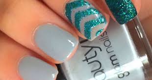 Estos mismos pasos sirven para implementar en uñas para verano cambiando la combinación de esmaltes pero aplicando el mismo degrade que puede ser desde la cutícula un color mas intenso y degradando hasta la punta dependiendo del tamaño de la uña por su largo, ya que para uñas cortas no es muy recomendado. Unas Decoradas Club Twitterren Unas Cortas Decoradas Unas Cortas Decoradas Verdes Unete Al Club Siguenos Unasdecolores Nailsclub Unasconcolores Https T Co Bvjmxvrpcl