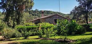 Casa rural a 4 km de aracena con piscina privada, buen acceso a pie de carretera, 3 dormitorios dos de ellos con roperos empotrados, calefacción en todos los dormitorios casa rural de categoria superior en finca de castaños dentro del parque natural sierra de aracena y picos de aroche. Mil Anuncios Com Alojamiento Rural Finca Villa Paraiso En Aracena