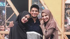 Penantian panjang irwansyah dan zaskia sungkar akhirnya berujung manis. Zaskia Sungkar Cerita Perjuangan Program Hamil Shireen Sungkar Semprot Irwansyah Gara Gara Ini Tribunnews Com Mobile