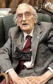 Lisa Calfee's Instagram, Twitter & Facebook