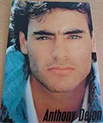 En 1983, il est arrêté pour . Anthony Delon 10 X 15 Cm Postkarte Amazon De Burobedarf Schreibwaren