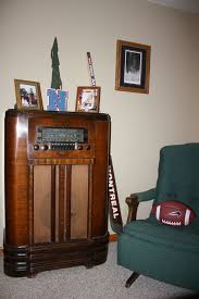 Old Floor Model Radio Of The 40 S Antique Radio Vintage Radio Old Radios
