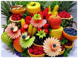La Ferme De Longchamps Atef Barbouche Les Fruits De L Amour Passent Vite Ceux De L Art Sont Immortels Fruit Arrangements Fruit Carving Vegetable Decoration