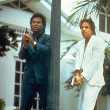 The first episode of the series premiered on september 16, 1984 with the series concluding on may 21, 1989 after five seasons. Kult Krimiserie 30 Jahre Miami Vice Anzug Mit T Shirt Lederslipper Und Sonnebrille Augsburger Allgemeine