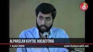 Temeli 1980 yılında atılmış olan ve zaman içerisinde alpaslan kuytul tarafından geliştirilerek, halkın bilinçlenmesini sağlayan bu hareket, 1994 yılında furkan eğitim ve hizmet vakfı, türkiye genelinde, alparslan kuytul'un önderliğinde, bir yılda toplam 200.000'den fazla insanın katıldığı, 100'den fazla. Tekasur Suresi Alparslan Kuytul Hocaefendi Youtube