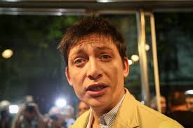 🔴 Antes del debate, Santiago Caputo increpó al fotógrafo de Tiempo, lo  agredió verbalmente y le realizó un grave gesto de intimidación.  buff.ly/5Onc8Vu