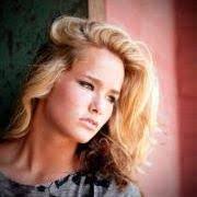 Danielle Rheaume's Instagram, Twitter & Facebook