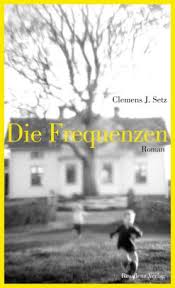 Setz wurde 1982 in graz geboren, wo er mathematik sowie germanistik studierte und heute als übersetzer und freier schriftsteller lebt. Clemens Setz