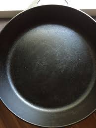 I Seasoned My Cast Iron Pan With Flaxseed Oil And Here S What Happened In 2020 Seasoning Cast Iron Flax Seed Cast Iron