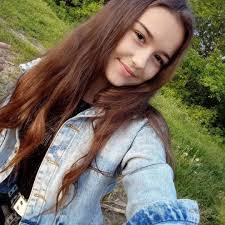 Angela Roque's Instagram, Twitter & Facebook