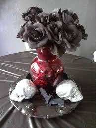 Unique And Amazing 10 Skull Wedding Centerpieces Ideas For Your Wedding Breakpr Halloween Wedding Centerpieces Wedding Floral Centerpieces Skull Wedding