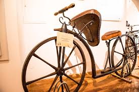 Sein onkel, james starley, hatte in den 1870er jahren das hochrad entwickelt. Fahrradmuseum Ybbs Geschichte N Vom Radfahren