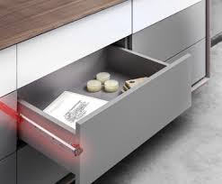 Teloskopik raylı çekmeceleri yerinden çıkarmak. Cekmece Sistemleri