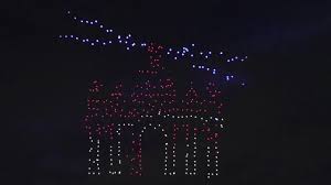 В заключительном шоу дронов могут принять участие как реалистичные картины, так и фантастические сюжеты. Potryasayushej Krasoty Shou Dronov Proshlo Na Vdnh V Chest 80 Letnego Yubileya Vystavki Youtube