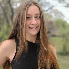 Alexia Decker's Instagram, Twitter & Facebook