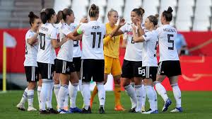 Mit thomas müller und mats hummels in der startelf tritt die deutsche nationalmannschaft vor der euro im testspiel gegen dänemark an. Dfb Frauen Starten In Miniturnier Mit Belgien Und Niederlande Bewerbung Um Wm 2027 Eurosport
