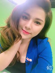 Để thu hút sự chú ý của khán giả, nữ mc trong lúc dẫn chương trình bóng đá tự trút bỏ xiêm y để lộ thân hình nóng bỏng không một mảnh vải che thân của mình. Gu Äƒn Máº·c Nong Ráº«y Cá»§a Btv Dáº«n ChÆ°Æ¡ng Trinh Thá»ƒ Thao Gay Sá»'c