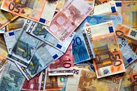 Der eine spart jeden cent, während der andere schon am monatsanfang wieder pleite ist und gar nicht weiß, wofür er das geld. Geld Drucken Photos Royalty Free Images Graphics Vectors Videos Adobe Stock