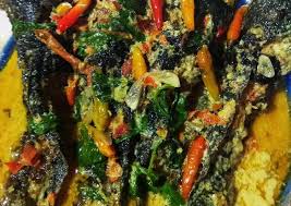 Berbahan dasar ikan lele yang dimasak seperti sayur santan pedas, namun menggunakan kencur yang akan. Cara Membuat Mangut Lele Kemangi Anti Ribet