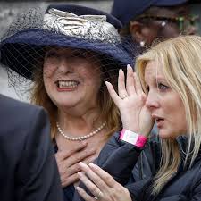 Patient Brits snake round Thames for five miles with generations united by  their Queen