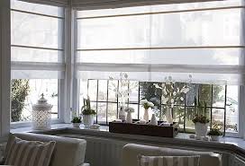 Fur Die Wirkungsvolle Dekoration Eines Fensters Ist Einerseits Die Richtige Auswahl Des Materials Der Fenst Fenster Dekor Fensterbank Innen Schlafzimmerfenster