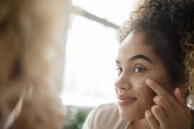 How does vitamin e benefit skin? Here S Why Vitamins C And E Often Appear Together In Your Skin Care