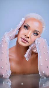 Welcome to my financial ruin. She has a baddie hairstyle, hair colour and  silky what what dress. Yaphela imali ye school fees ska Cashew 💔, 🏨  @radissonredrosebank