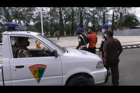 Ada yang mimpi membaca ayat kursi, surat yasin, baca surat pendek seperti al fatihah dengan merdu, bahkan ada yang bermimpi disuruh membaca alquran tapi. Ditegur Pakai Celana Pendek Oknum Tni Perlihatkan Pistol Ke Petugas Covid 19 Halaman All Kompas Com