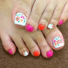 Finalizamos al aplicar una capa de sellador en tus uñas para que el diseño sea más duradero. Https Hotelzodiacobolsena Site Gallery U C3 B1as Decoradas De Pies Fotos Jsp