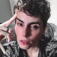 Laura Brandão (@Lauranbrandao)