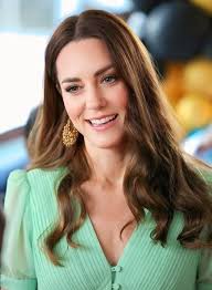 Lets join us drink tea in the flower garden