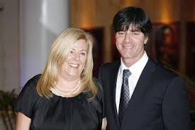 Die gerüchte drehten sich um maika fischer. Bundestrainer Ganz Offen Jogi Low Hatte Gerne Kinder Gehabt Express De