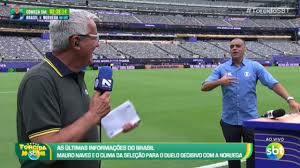 Contratado da Globo, Denilson aparece em link ao vivo do SBT e Tiago Leifert 'se aproveita'