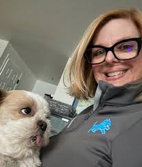 Sandy Kovach 🎧 (@SandyKspeaking)