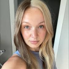 Danielle Verhey's Instagram, Twitter & Facebook