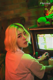 Want to learn how to curl short hair with your heat tools? Mamamoo Pics On Twitter Blonde Short Hair Wheein Is The Best Wheein