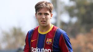 El último le permite ser a todos los efectos futbolista del barcelona b. Nico Gonzalez Page 4