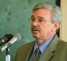 Maureen Warden's Instagram, Twitter & Facebook