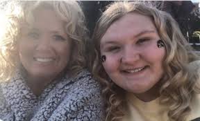 Beth Limoges's Instagram, Twitter & Facebook