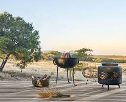 Black Openwork Metal Fire Pit Caracas Maisons Du Monde Giardino Decorazioni Giardino Sgabelli