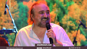 Volkan konak şarkı sözleri sayfasında volkan konak şarkılarının sözlerini okumanın yanında videolarını izleyebilir, şarkılarını dinleyebilirsiniz. Volkan Konak Verdigi Kilolarla Dikkat Cekti