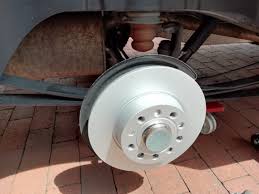 Scheibenbremsen haben trommelbremsen aufgrund der sehr präzisen bremskraftsteuerung in vielen autos verdrängt. Bremsscheiben Hinten Am Caddy Iv Kombi Wechseln Das Leben Susser Machen Schokoladenbanane De