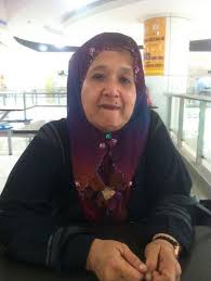 Yang bukan bloggers pun ramai yang kenal cik epal.dasat makcik ni. Waspada Dengan Makcik Ini Ketika Di Tbs Dan Kl Sentral