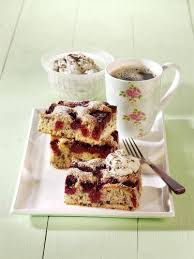 Viel zu warm um zu backen, deswegen war ich begeistert. Stracciatella Kuchen Mit Kirschen Idee Fur Mich De
