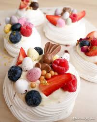 Les Pavlovas De Paques Patisserie De Paques Repas De Paques Dessert Paques