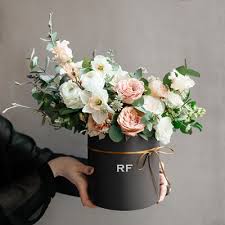 Hat box flowers next day delivery. Flowers In A Hatbox Delivery Petersburg Free Delivery Russiaflora