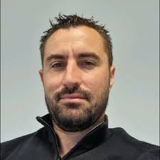 J'ai le plaisir de vous annoncer que j'occupe désormais le poste de  Directeur d'agence