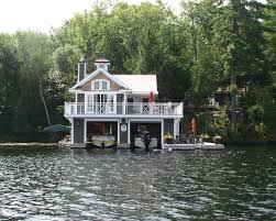Pin By Constantin Reichert On Cottages Cabins House Boat Floating House Lakefront Living