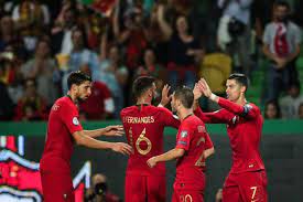 Vitória do cd nacional num jogo emocionante no funchal. Selecao Nacional De Futebol Portugal 3 Vs Luxemburgo 0 Equipa Das Quinas Reforca O Segundo Lugar Do Grupo B Que Vale Um Lugar Na Fase Final Do Europeu Futebol Futebol Portugal Portugal