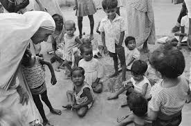 Káº¿t quáº£ hÃ¬nh áº£nh cho HINH ME TERESA CALCUTTA VOI NGUOI NGHEO